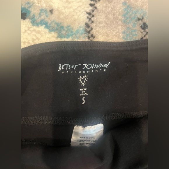 Betsey Johnson performance Women's Black Side Cut Out Leggings Sz s Yoga Workout - Picture 3 of 4